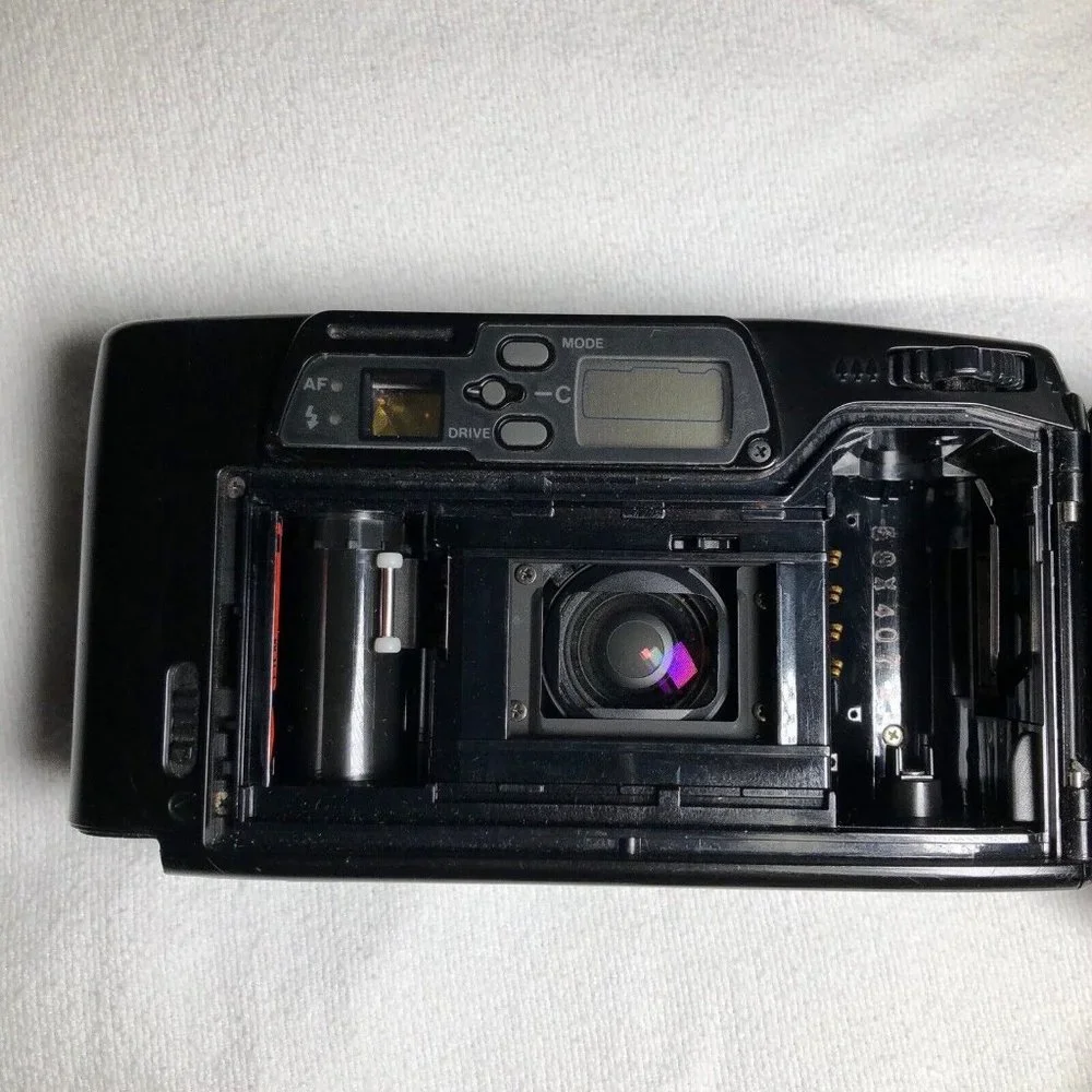 Pentax IQ Zoom 700 35mm film camera ***PARTS ONLY ***